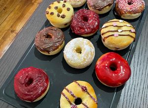 Une photo de Donuts au four