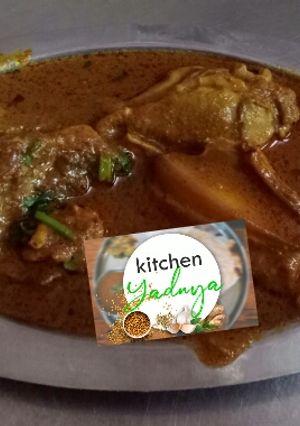 चिकन करी (Chicken curry recipe in marathi) रेसिपी चे मुख्य फोटो 