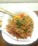 Tallarines 🍜orientales con camarones 🍤