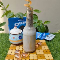 A picture of Oreo & Caramel Shake 😋😋.