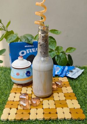 A picture of Oreo & Caramel Shake 😋😋.
