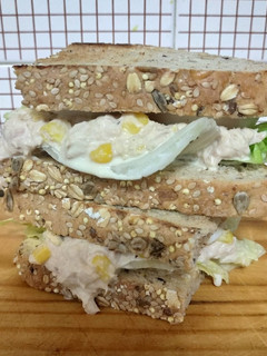 Foto principal de Sándwich de atún con curry