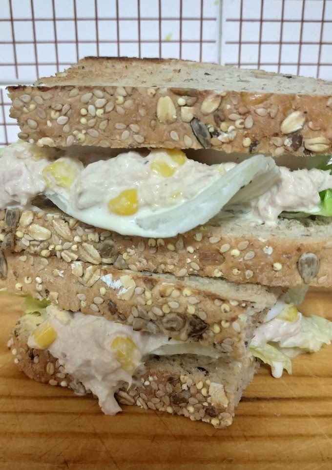 Una foto de Sándwich de atún con curry