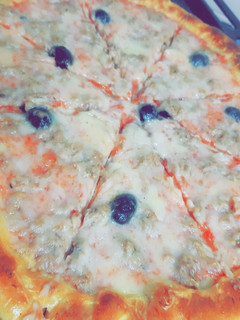 صورة لوصفة بيتزا محشية الجوانب🍕