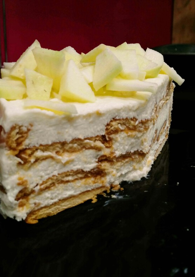 Una foto de Postre 10 minutos de queso, limón, manzana y galletas
