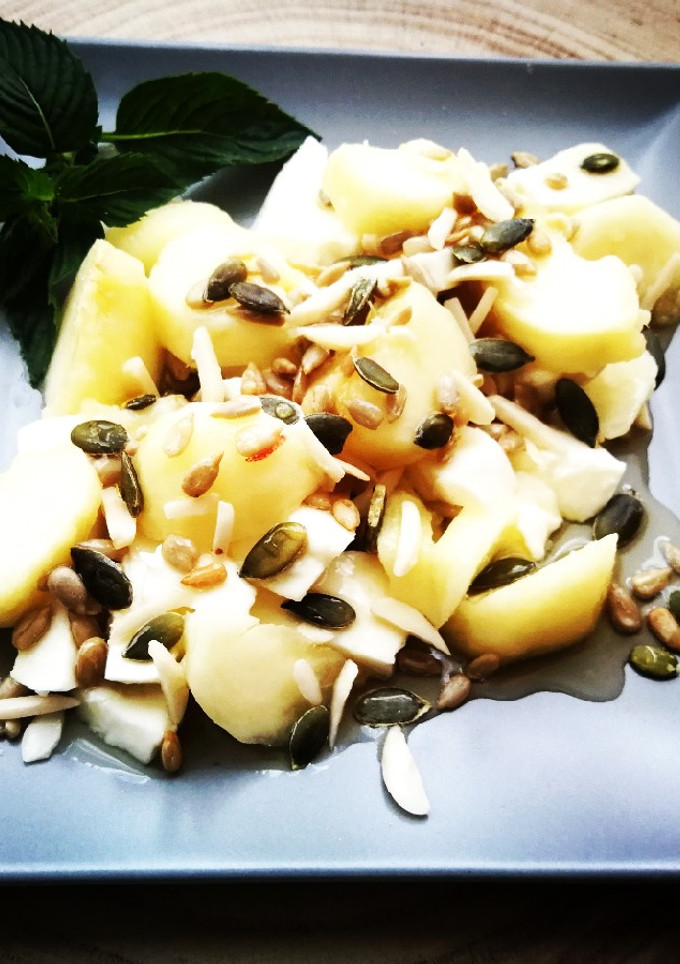 Una foto de Desayuno saludable con mozzarella y mezcla de semillas