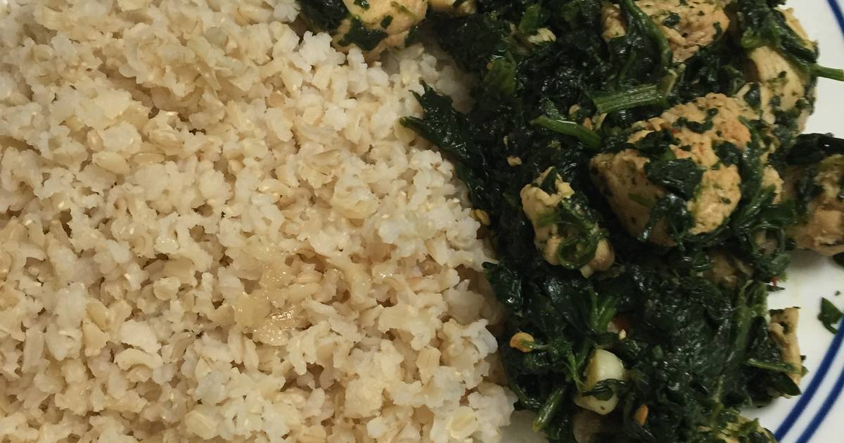 Spinach chicken stirfry with brown rice Recipe by FlavorSeeker Cookpad