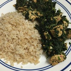A picture of Spinach chicken stir-fry with brown rice.