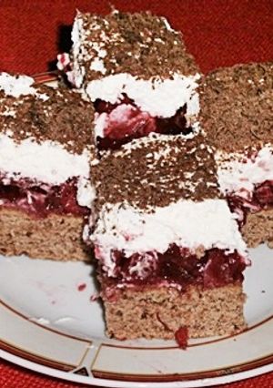 Meggyes habos 🍒 recept fotója