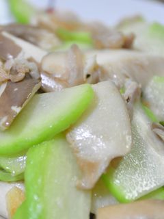 鮑魚菇肉絲炒佛手瓜片 的食譜成品照片