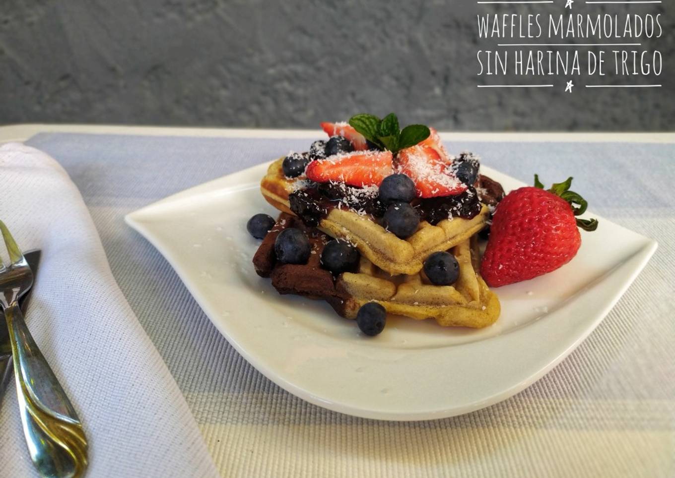 Waffles marmolados sin harina de trigo