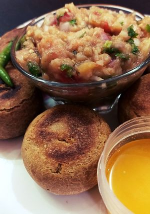 લિટ્ટી ચોખા(litti chokha recipe in gujarati) રેસીપી મુખ્ય ફોટો