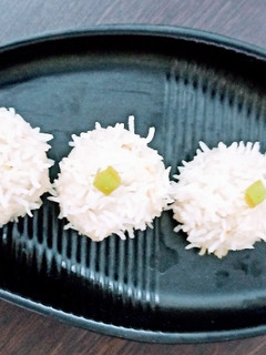 चावल के चटपटे कदम फूल (chawal ke chatpate kadam phool recipe in Hindi) रेसिपी मुख्य फोटो