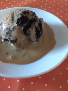 Una foto de Helado dulce de leche con oreo (sin heladera)
