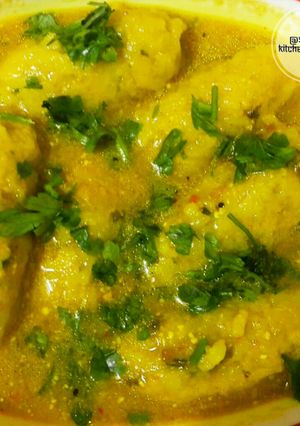 A picture of Rice muthia in gravy.