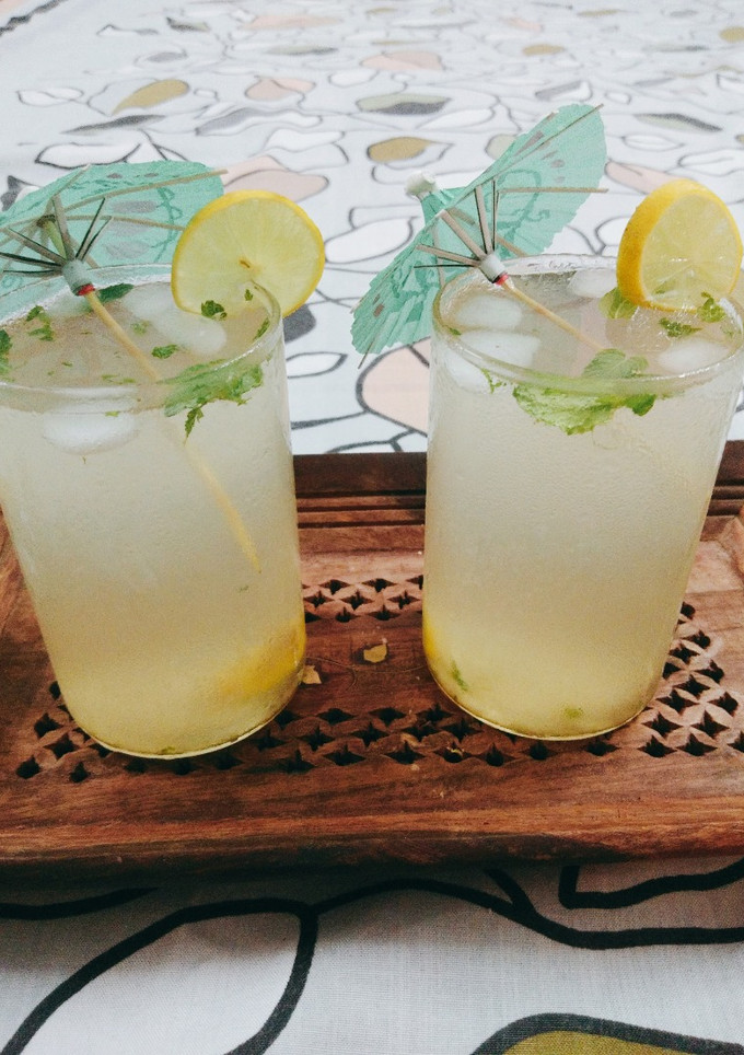 पुदीना नींबू पानी (Pudina nimbu pani recipe in Hindi) रेसिपी मुख्य फोटो