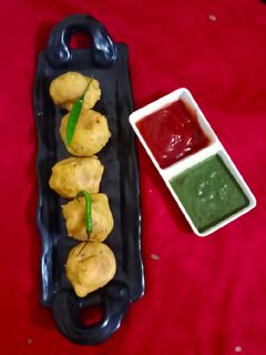 बटाटा बड़ा (Batata Bada recipe in Hindi) रेसिपी मुख्य फोटो