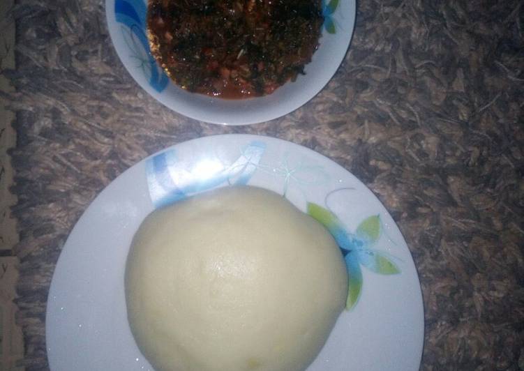 Vegetable soup and pounded yam