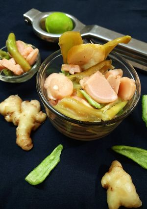 આથેલા આદું મરચાં (Athela Ginger Chili Recipe In Gujarati) રેસીપી મુખ્ય ફોટો