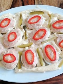 O poză a rețetei Ouă umplute cu pate.