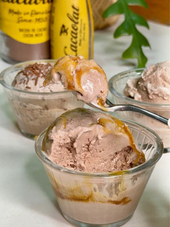 صورة لوصفة آيس كريم الشوكولاتة البارد 🍨🍫 باستخدام مشروب كاكاولات!