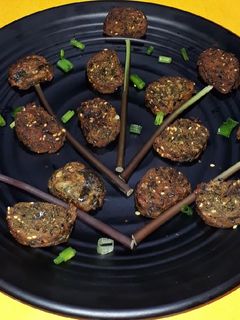 अळूवडी (aluvadi recipe in marathi) रेसिपी चे मुख्य फोटो