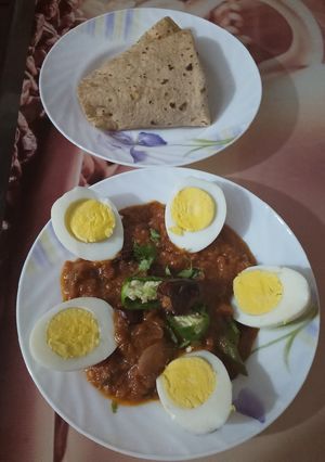 A picture of Egg curry.