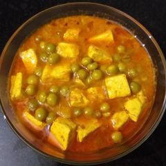A picture of Matar Paneer.