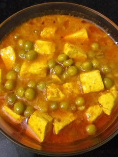 A picture of Matar Paneer.