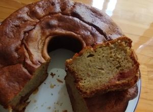 Una foto de Torta suave de plátano maduro