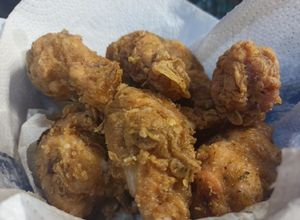 Una foto de Alitas de pollo tipo KFC