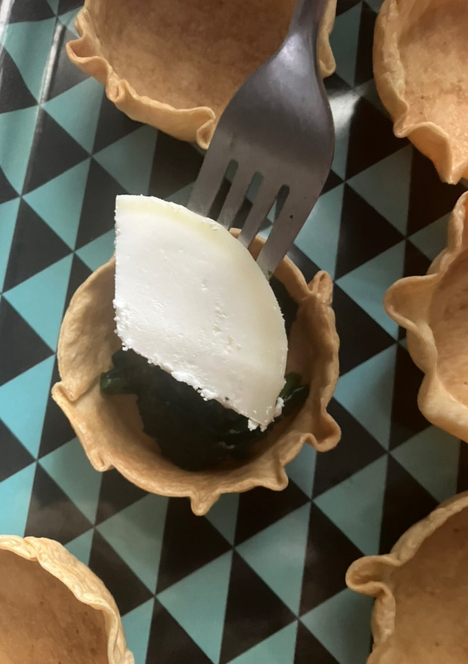 Una foto de Cestitas de espinacas y queso de cabra, para vegetarianos, en Airfryer