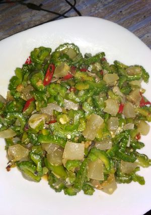 Foto resep Tumis kikil paria pedas