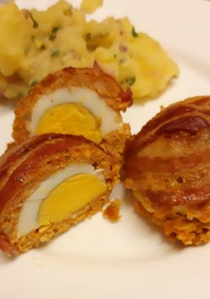 Tojással töltött baconös fasírtgolyó recept fotója
