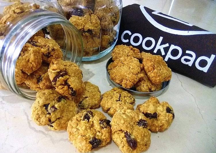 Resep Cookies Oatmeal (Renyah, less sugar, healthy, minim bahan) yang Lezat
