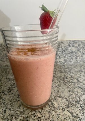 Una foto de Smoothie de Avena con Fresas y Plátano