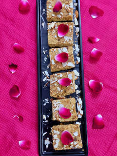 सत्तू मावा बर्फी(sattu mawa barfi recipe in hindi) रेसिपी मुख्य फोटो