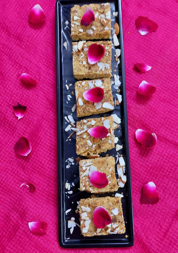 सत्तू मावा बर्फी(sattu mawa barfi recipe in hindi) रेसिपी मुख्य फोटो