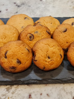 Foto principal de Galletas de queso crema y chips de chocolate