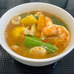 A picture of Thai Spicy Mixed Vegetable Soup with Prawns.