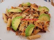 Una foto de pasta con mortadela