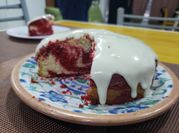 Una foto de glaseado de red velvet
