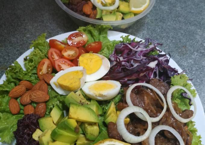 Vegetable salad with beef bulgogi