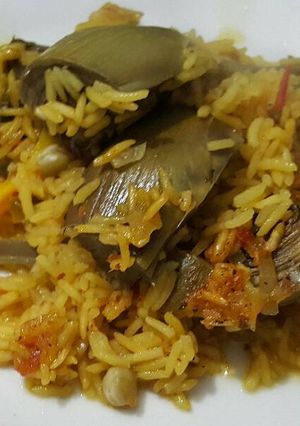 Una foto de Paella vegetariana de alcauciles