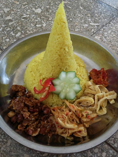 Foto resep Nasi Kuning Tumpeng mini