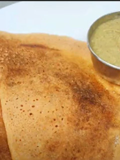 தக்காளி தோசை (Thakkaali dosai recipe in tamil) செய்முறை முக்கிய புகைப்படம்