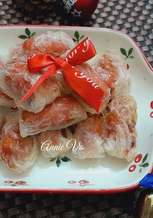 Hình của món Xúc xích cuộn bánh tráng chiên giòn.