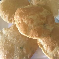 A picture of Luchi in Bangali cuisine.