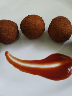 பிரட் பொட்டொடோ பால்ஸ் (Bread potato Balls Recipe in Tamil) செய்முறை முக்கிய புகைப்படம்