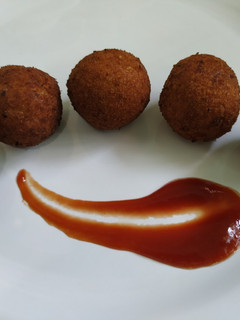 பிரட் பொட்டொடோ பால்ஸ் (Bread potato Balls Recipe in Tamil) செய்முறை முக்கிய புகைப்படம்